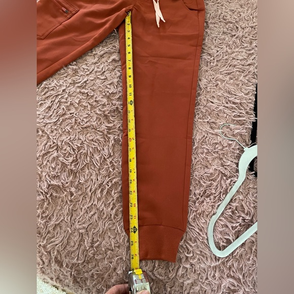 New With Tags Women’s Figs Zamora Joggers Scrubs Pants  Brown  XXS Petite - Picture 3 of 5